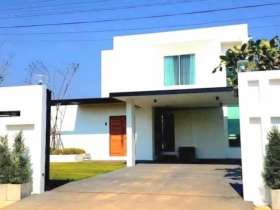 ขายบ้านหรูสไตล์โมเดินลักชัวร์รี่ พร้อมสระว่ายน้ำส่วนตัว ใกล้เมือง